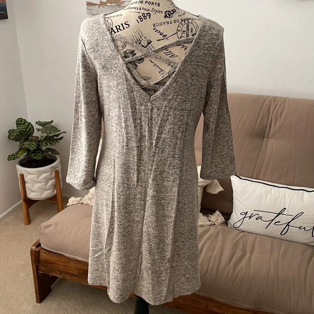 Soft cream dress - Picture 2 of 7